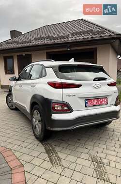 Внедорожник / Кроссовер Hyundai Kona Electric 2020 в 