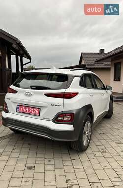 Внедорожник / Кроссовер Hyundai Kona Electric 2020 в 