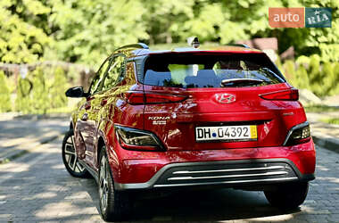 Внедорожник / Кроссовер Hyundai Kona Electric 2022 в 