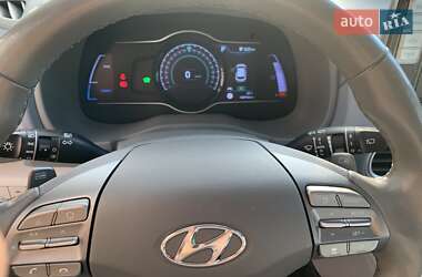 Позашляховик / Кросовер Hyundai Kona Electric 2019 в 
