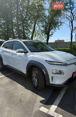 Внедорожник / Кроссовер Hyundai Kona Electric 2020 в 