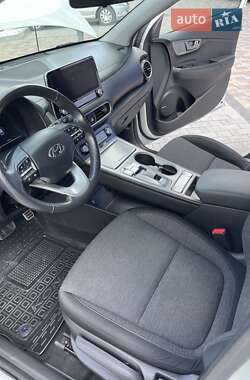 Внедорожник / Кроссовер Hyundai Kona Electric 2020 в 