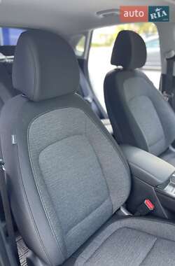Внедорожник / Кроссовер Hyundai Kona Electric 2020 в 