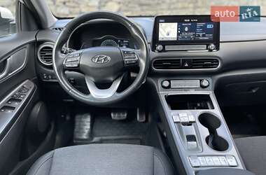 Внедорожник / Кроссовер Hyundai Kona Electric 2020 в 