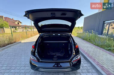 Внедорожник / Кроссовер Hyundai Kona Electric 2021 в 