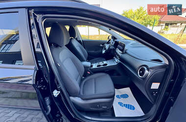 Внедорожник / Кроссовер Hyundai Kona Electric 2021 в 