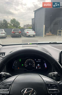 Внедорожник / Кроссовер Hyundai Kona Electric 2019 в 