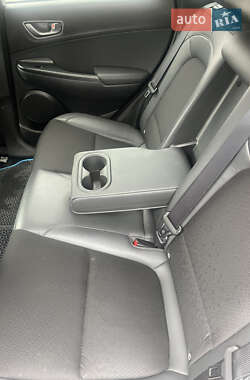 Внедорожник / Кроссовер Hyundai Kona Electric 2019 в 