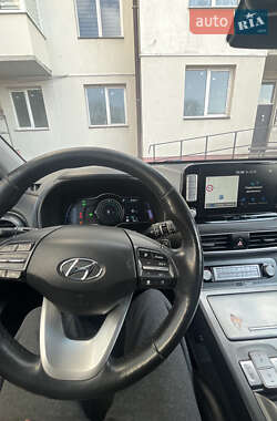 Внедорожник / Кроссовер Hyundai Kona Electric 2019 в 