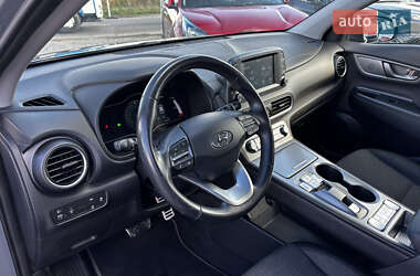 Внедорожник / Кроссовер Hyundai Kona Electric 2020 в 