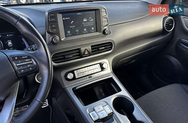 Внедорожник / Кроссовер Hyundai Kona Electric 2020 в 
