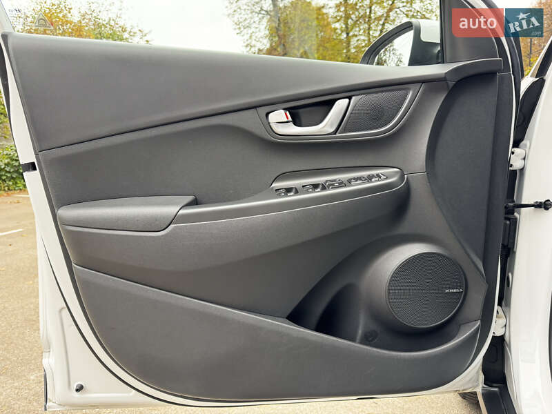 Позашляховик / Кросовер Hyundai Kona Electric 2022 в Києві