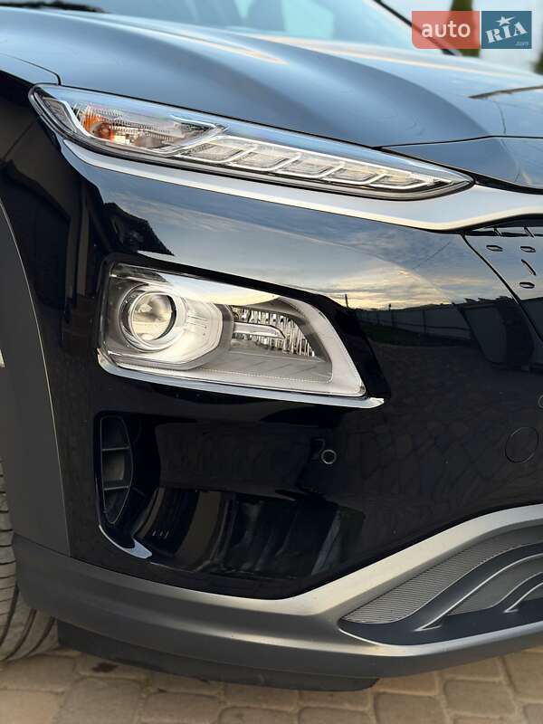 Позашляховик / Кросовер Hyundai Kona Electric 2020 в Чернівцях