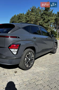 Внедорожник / Кроссовер Hyundai Kona Electric 2024 в 