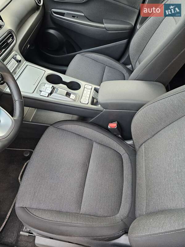 Внедорожник / Кроссовер Hyundai Kona Electric 2022 в Днепре