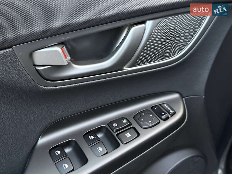 Внедорожник / Кроссовер Hyundai Kona Electric 2020 в Ровно