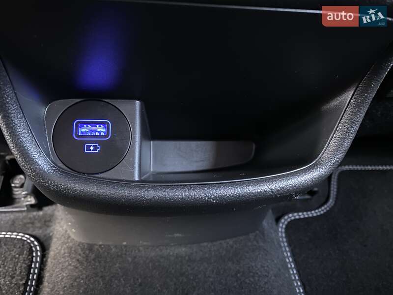 Внедорожник / Кроссовер Hyundai Kona Electric 2021 в Львове