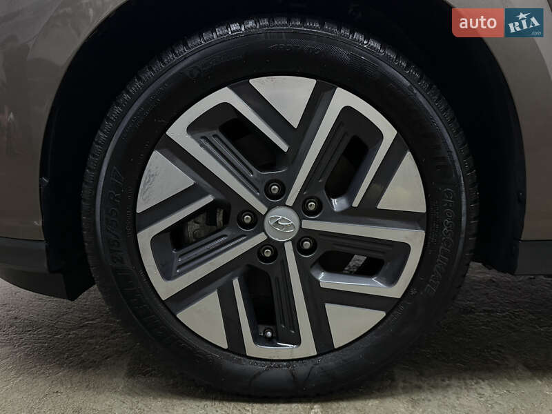Внедорожник / Кроссовер Hyundai Kona Electric 2021 в Львове