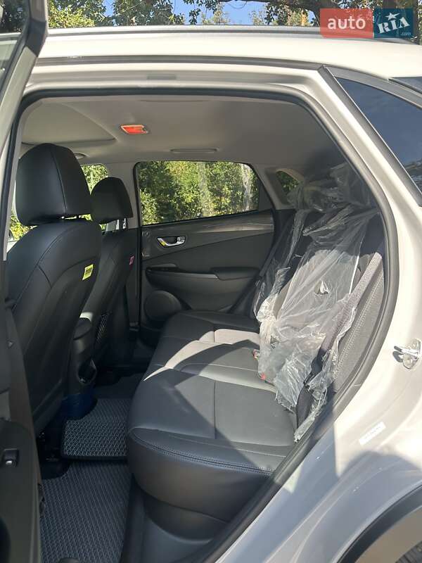 Внедорожник / Кроссовер Hyundai Kona 2021 в Киеве