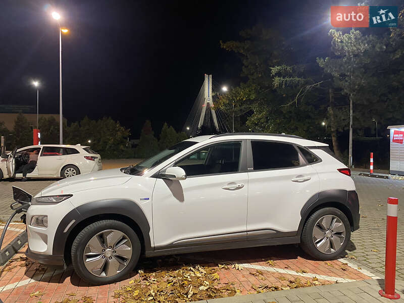 Внедорожник / Кроссовер Hyundai Kona 2020 в Ивано-Франковске