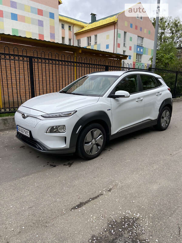 Внедорожник / Кроссовер Hyundai Kona 2019 в Киеве