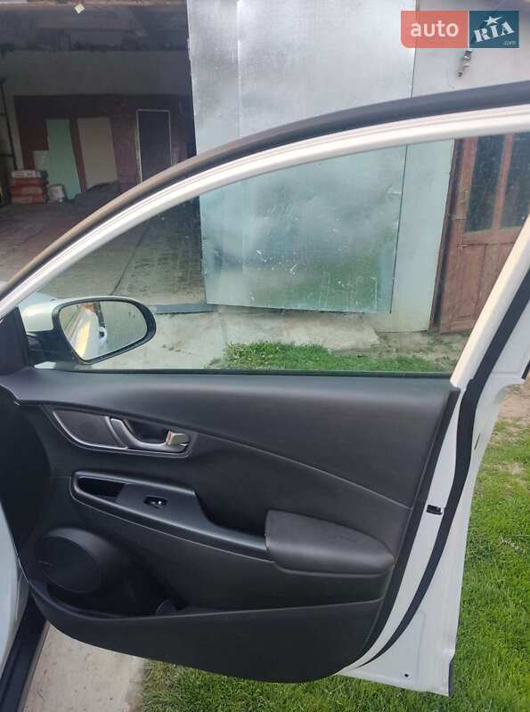 Внедорожник / Кроссовер Hyundai Kona 2018 в Млинове