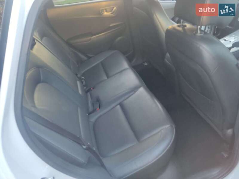 Внедорожник / Кроссовер Hyundai Kona 2018 в Млинове