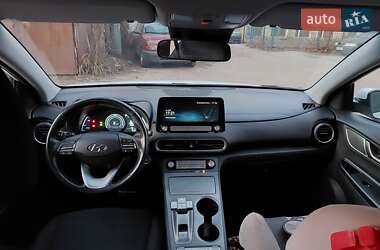 Внедорожник / Кроссовер Hyundai Kona 2020 в 