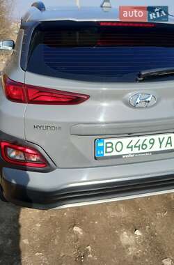 Внедорожник / Кроссовер Hyundai Kona 2020 в Тернополе