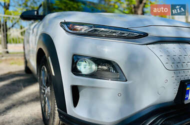Позашляховик / Кросовер Hyundai Kona 2019 в 