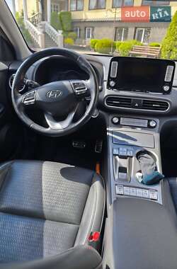 Внедорожник / Кроссовер Hyundai Kona 2018 в 