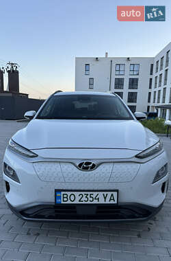 Внедорожник / Кроссовер Hyundai Kona 2018 в 