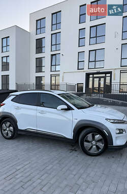 Внедорожник / Кроссовер Hyundai Kona 2018 в 