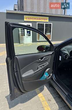 Внедорожник / Кроссовер Hyundai Kona 2018 в 