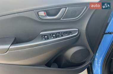 Внедорожник / Кроссовер Hyundai Kona 2022 в 