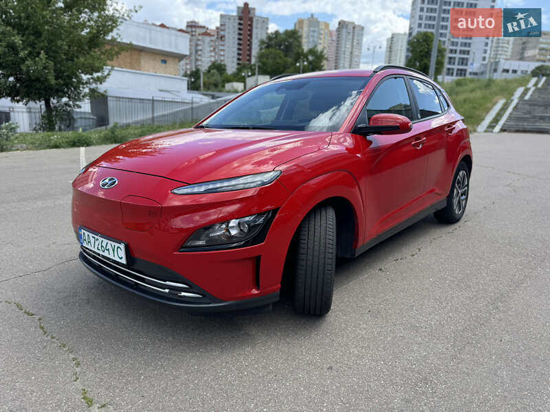 Внедорожник / Кроссовер Hyundai Kona 2022 в Киеве
