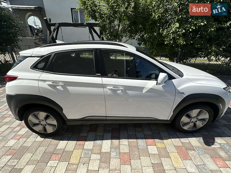 Внедорожник / Кроссовер Hyundai Kona 2020 в Тернополе