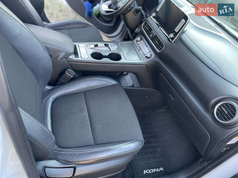 Внедорожник / Кроссовер Hyundai Kona 2019 в Староконстантинове