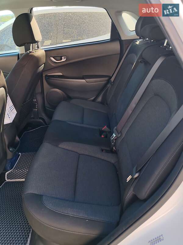 Внедорожник / Кроссовер Hyundai Kona 2023 в Черновцах