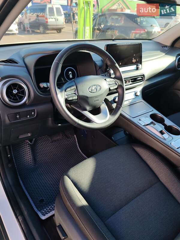 Внедорожник / Кроссовер Hyundai Kona 2023 в Черновцах