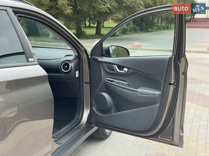 Внедорожник / Кроссовер Hyundai Kona 2021 в Тернополе