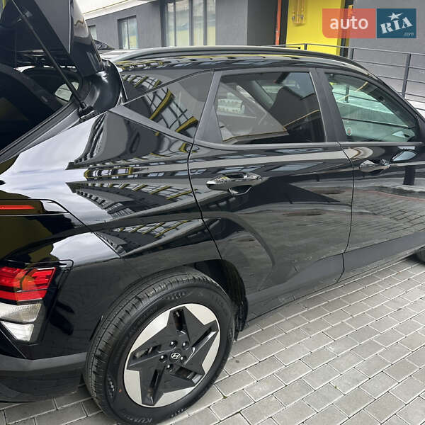 Внедорожник / Кроссовер Hyundai Kona 2023 в Тернополе