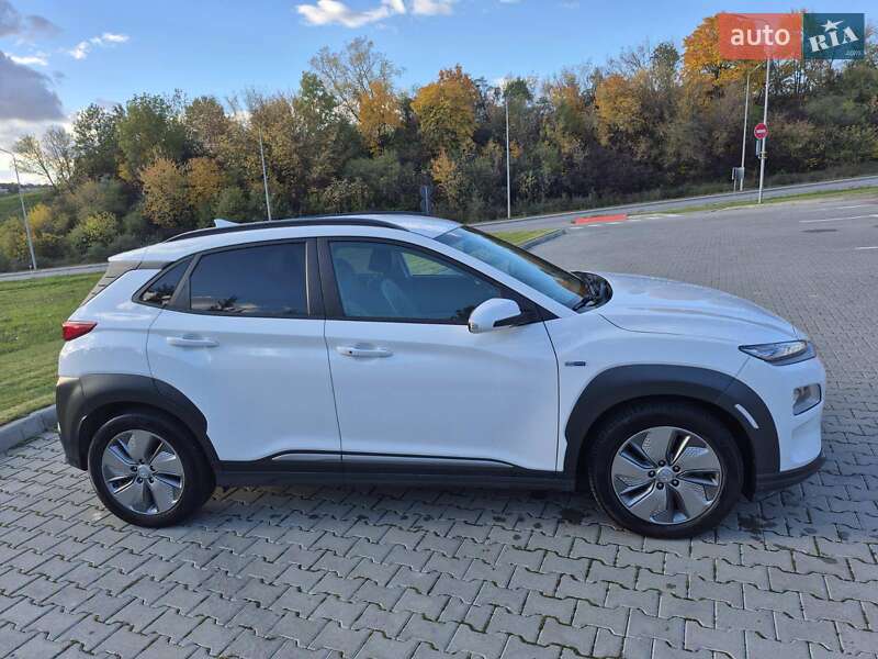 Внедорожник / Кроссовер Hyundai Kona 2020 в Тернополе