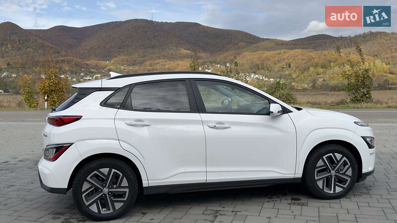 Внедорожник / Кроссовер Hyundai Kona 2022 в Хусте