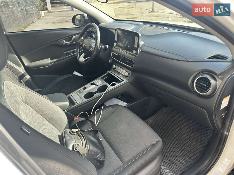 Внедорожник / Кроссовер Hyundai Kona 2018 в Хмельницком