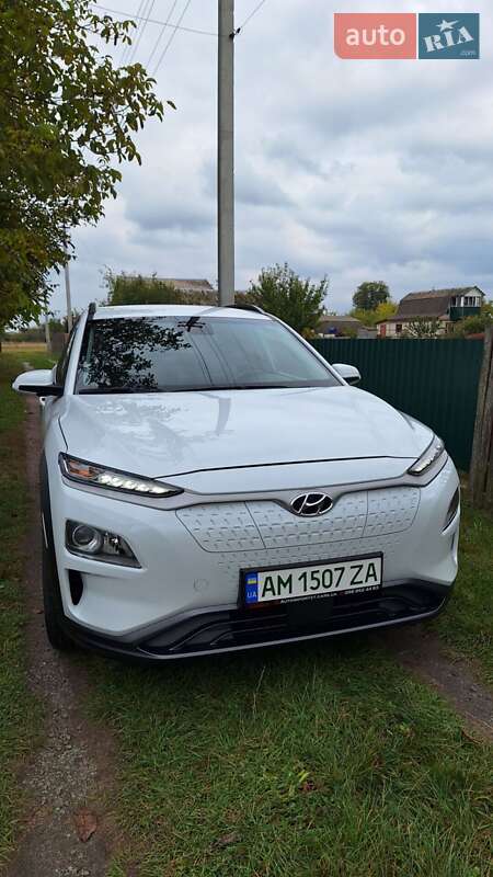 Внедорожник / Кроссовер Hyundai Kona 2020 в Радомышле