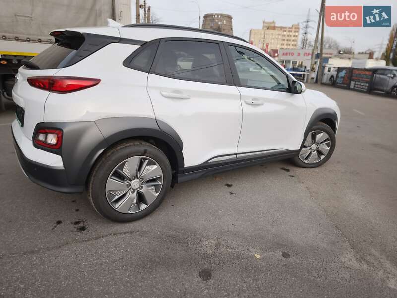 Внедорожник / Кроссовер Hyundai Kona 2020 в Киеве