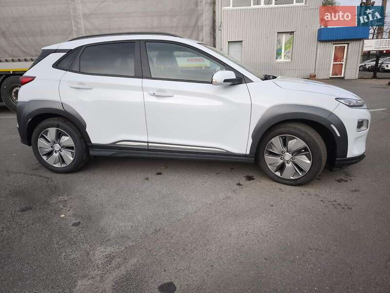 Внедорожник / Кроссовер Hyundai Kona 2020 в Киеве