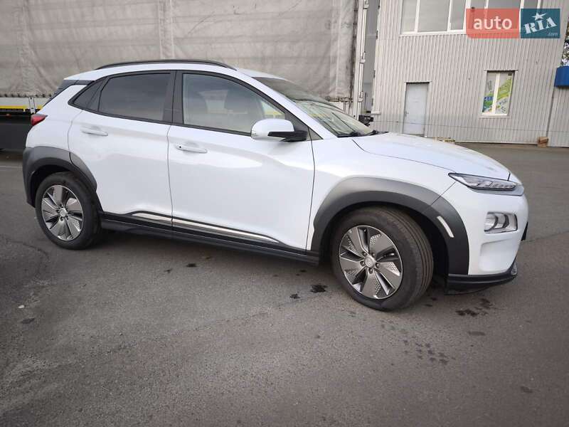 Внедорожник / Кроссовер Hyundai Kona 2020 в Киеве