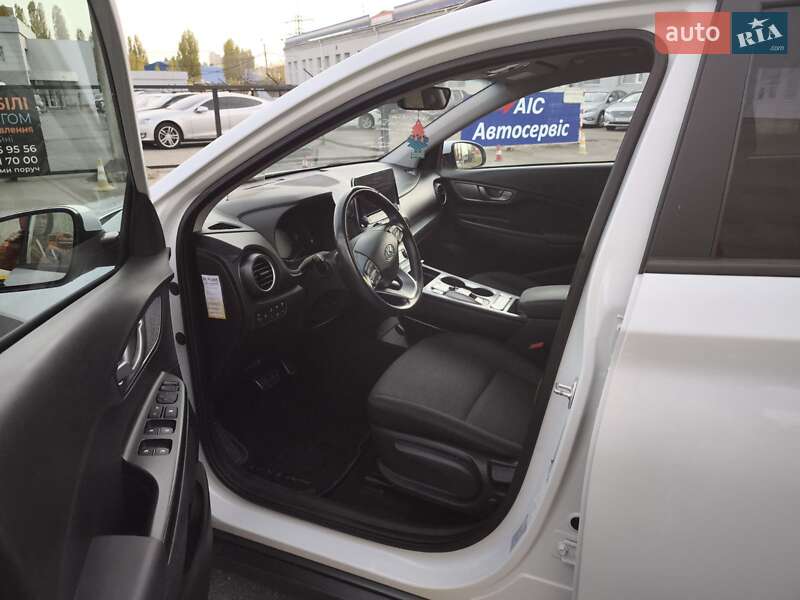 Внедорожник / Кроссовер Hyundai Kona 2020 в Киеве